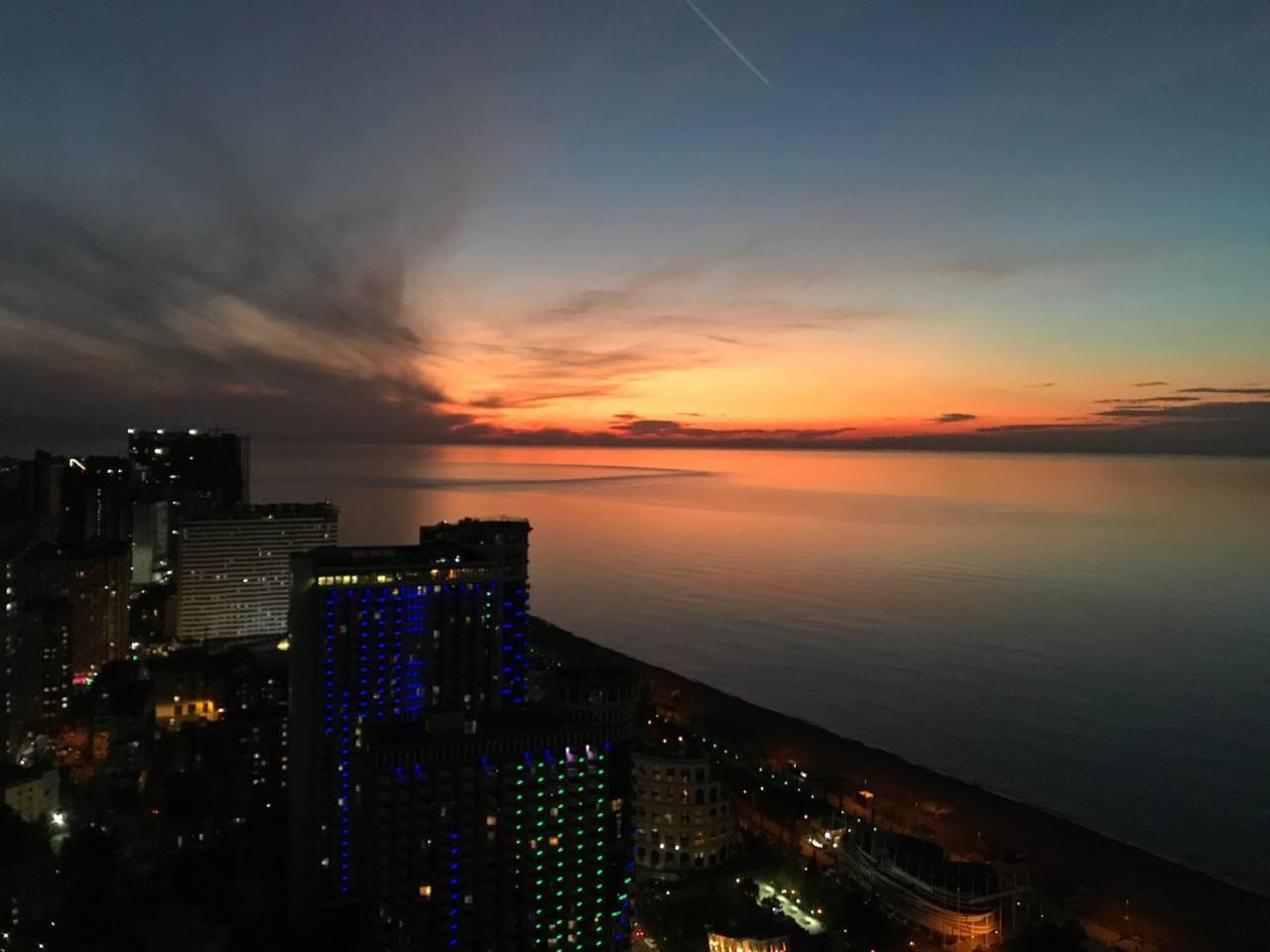 Orbi City 24-7 Panoramic Views Batumi Exterior photo